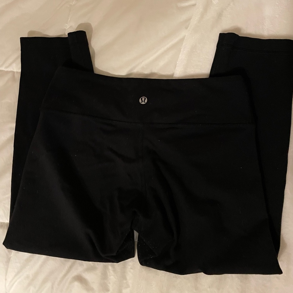 black lululemon leggings🤍🌿